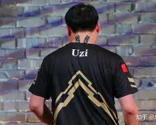 HKA力克BRO，Uzi极限生还后反打宿敌对决入围赛，点燃全场激情