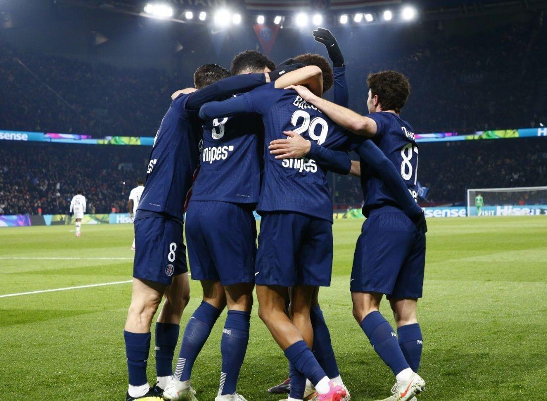 哥伦比亚强势利物浦，阿拉巴三分雨点燃全场的简单介绍