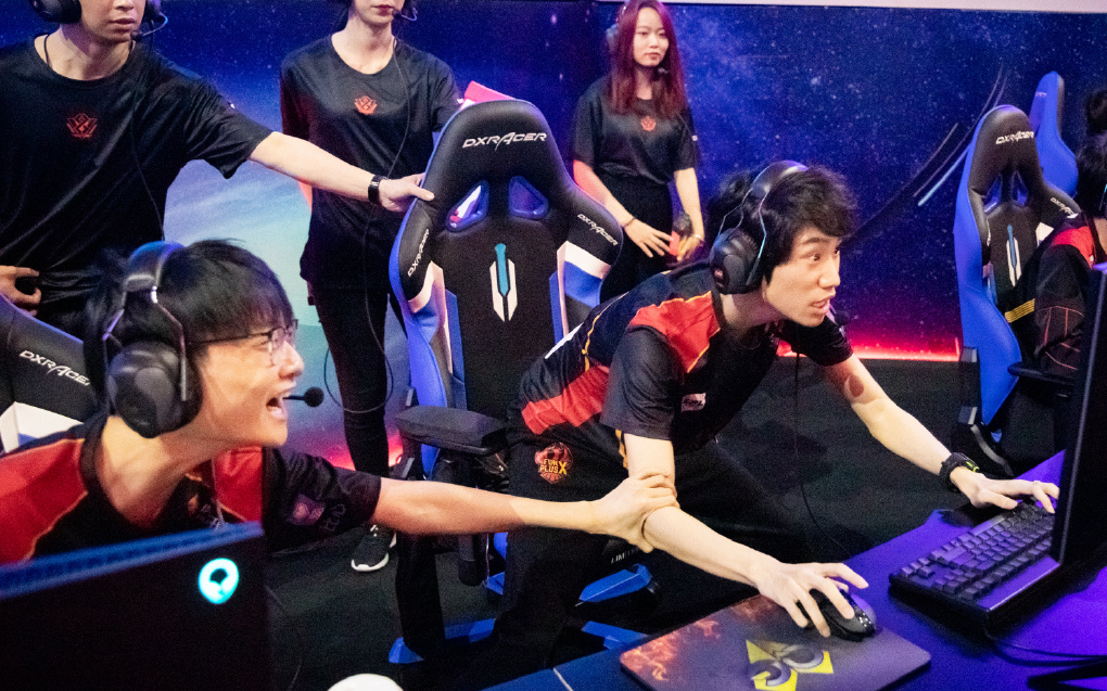 FLY碾压HKA，Doinb拿下关键大龙峡谷大战淘汰赛，引爆全场热议的简单介绍