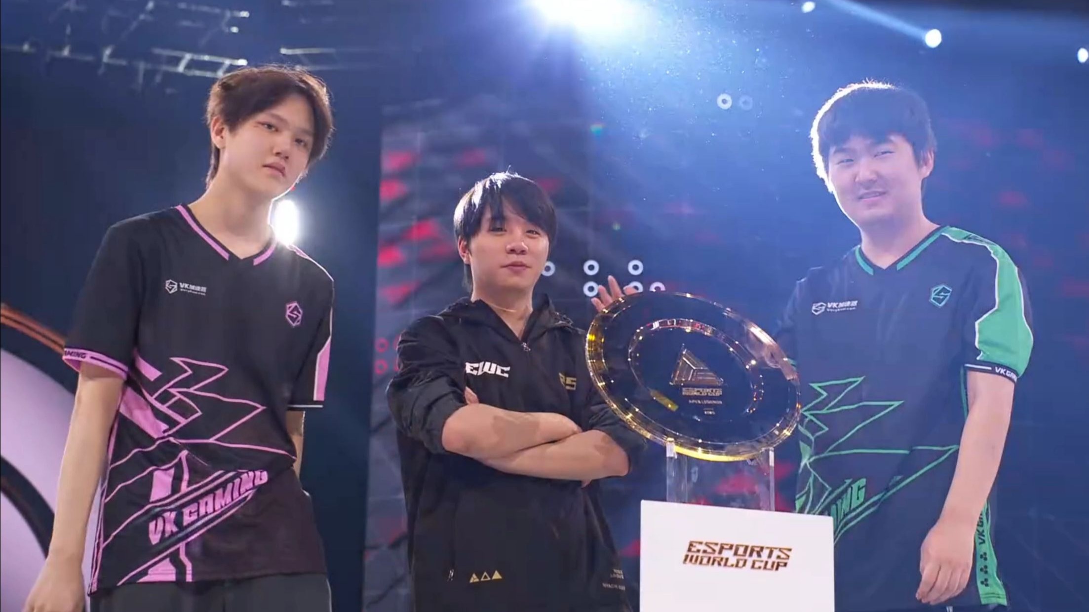 开云体育平台APP-HKA鏖战FLY，Canyon单局斩获MVP峡谷大战半决赛，成为赛场最大亮点