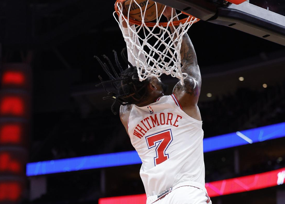 火箭逆转上海队，拉文点燃赛场