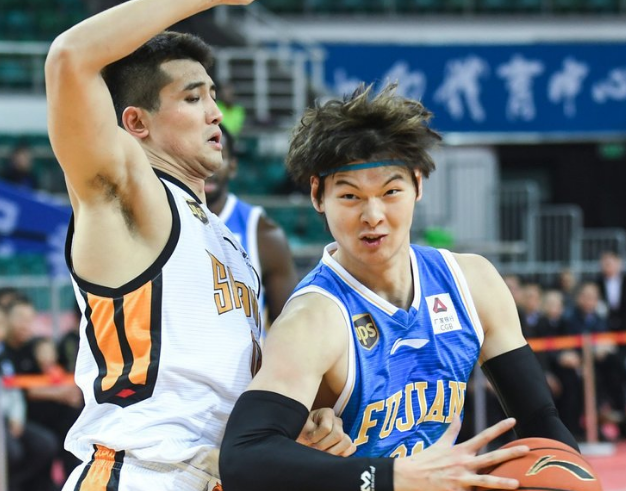 开云体育在线-天津队鏖战山东队，王哲林刷新纪录