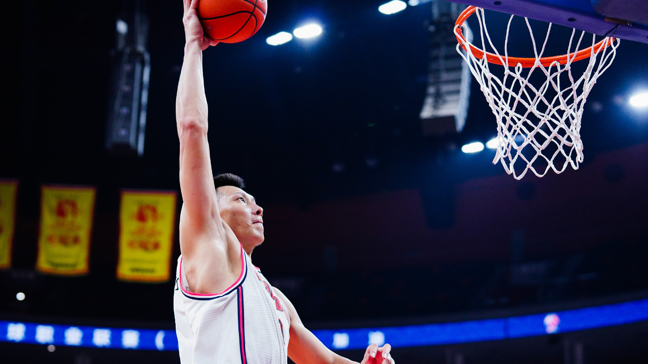 爵士险胜天津队，易建联高光表现