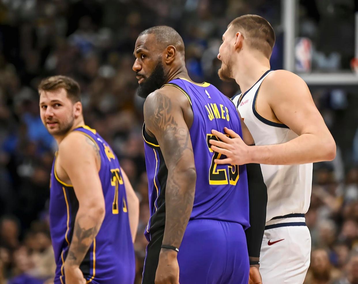 猛龙碾压掘金，东契奇点燃赛场