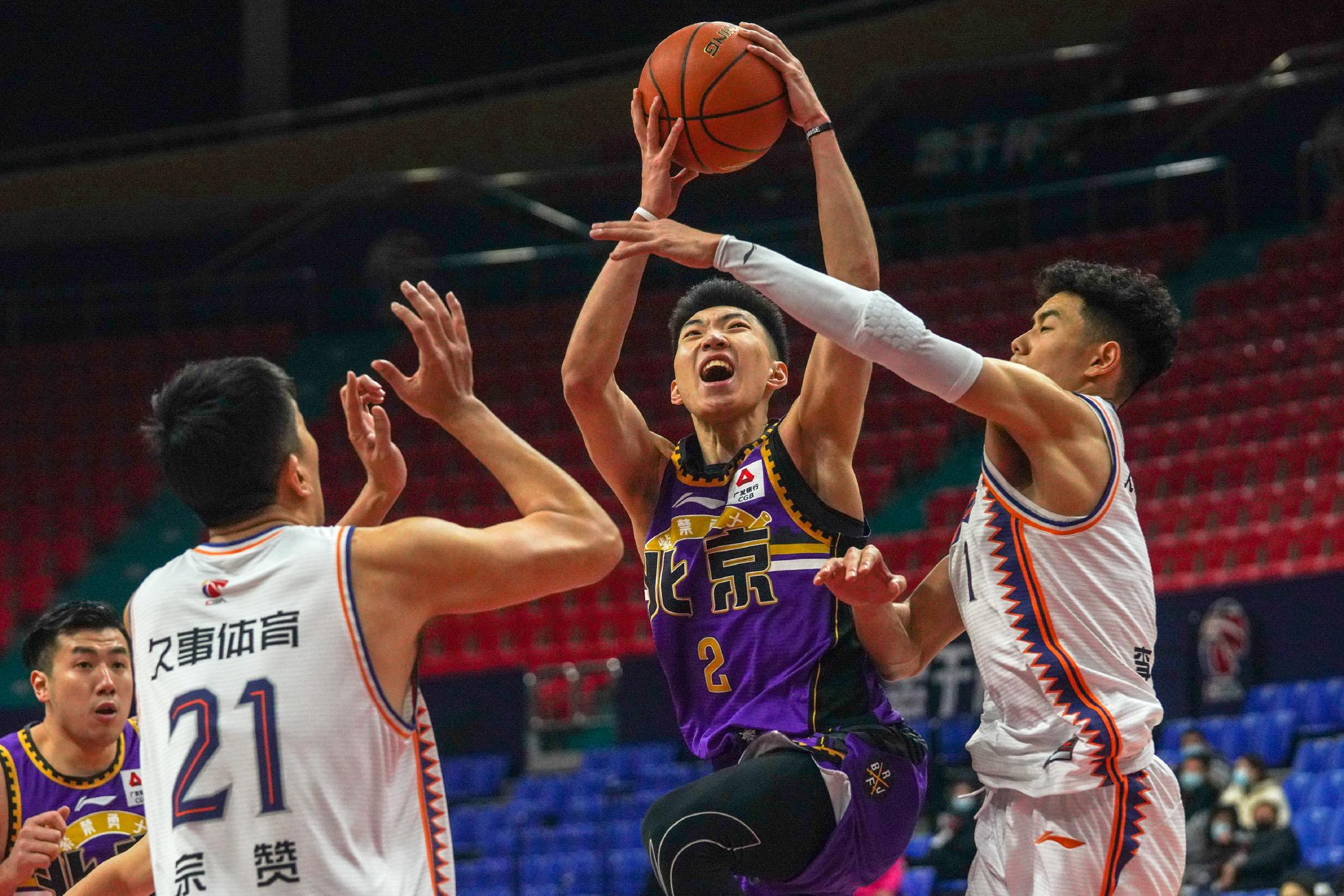 开云-上海队轻取广东队，詹姆斯关键制胜