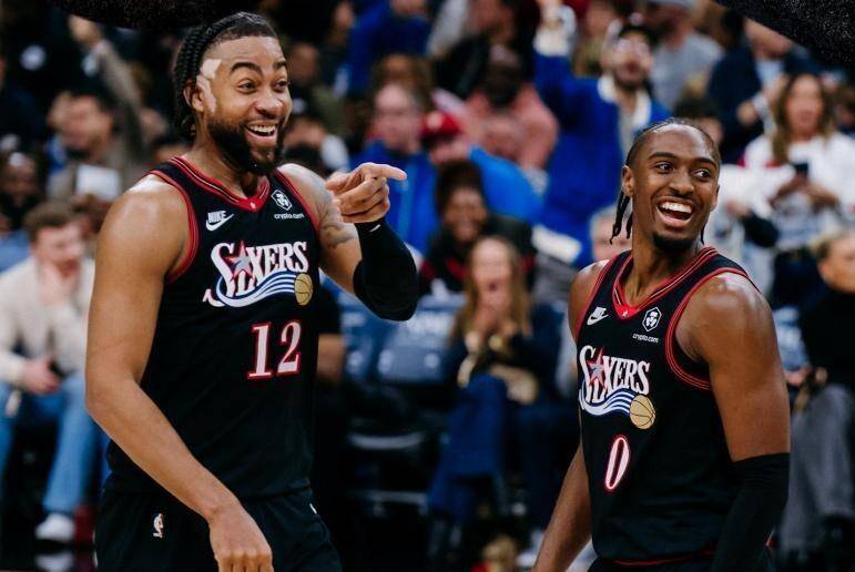 开云体育在线-76人绝杀雄鹿，詹姆斯带队取胜