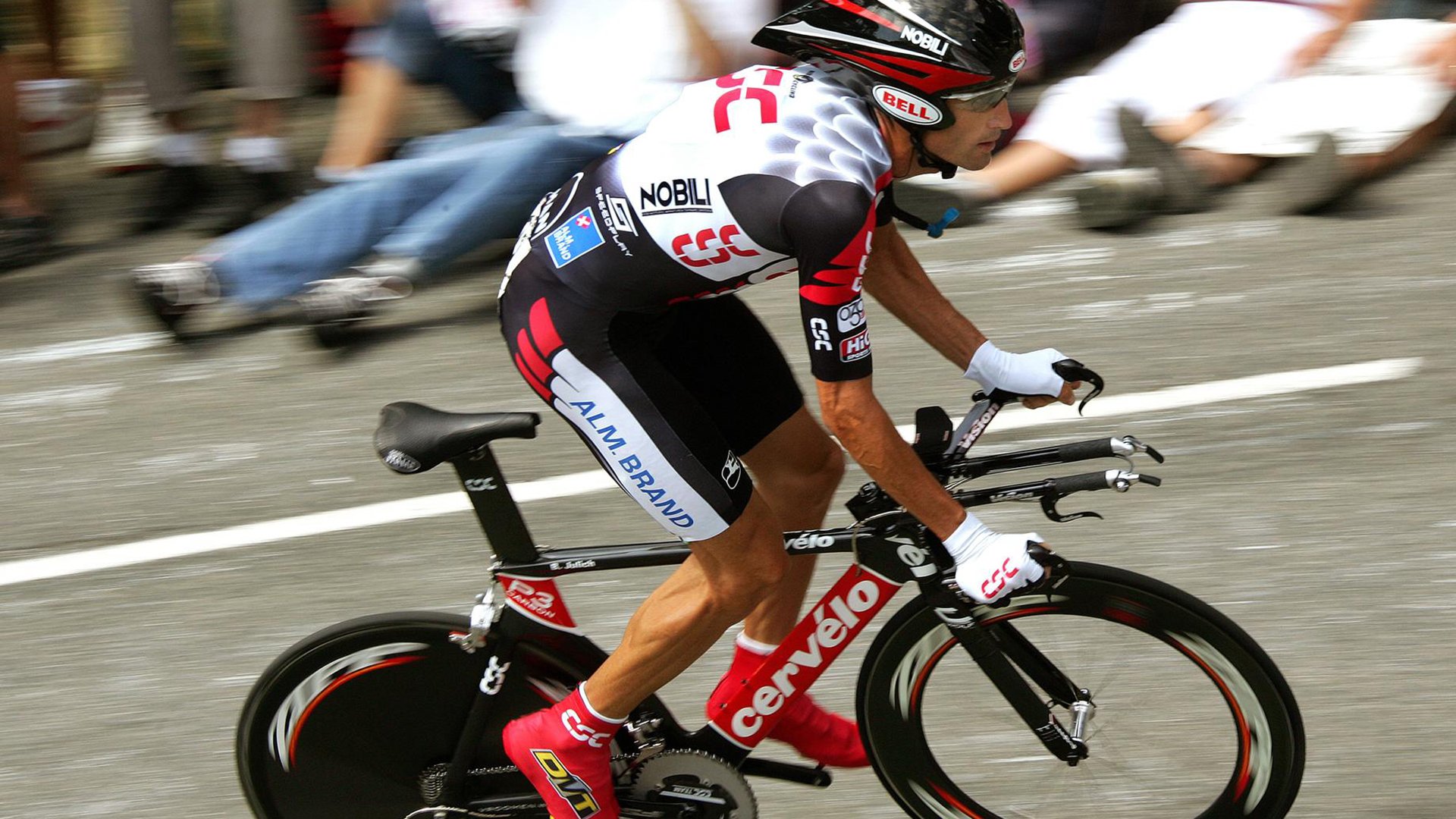 开云体育登录-超级冷门！阿克统治全场，新王登基击碎欧洲红魔不败神话