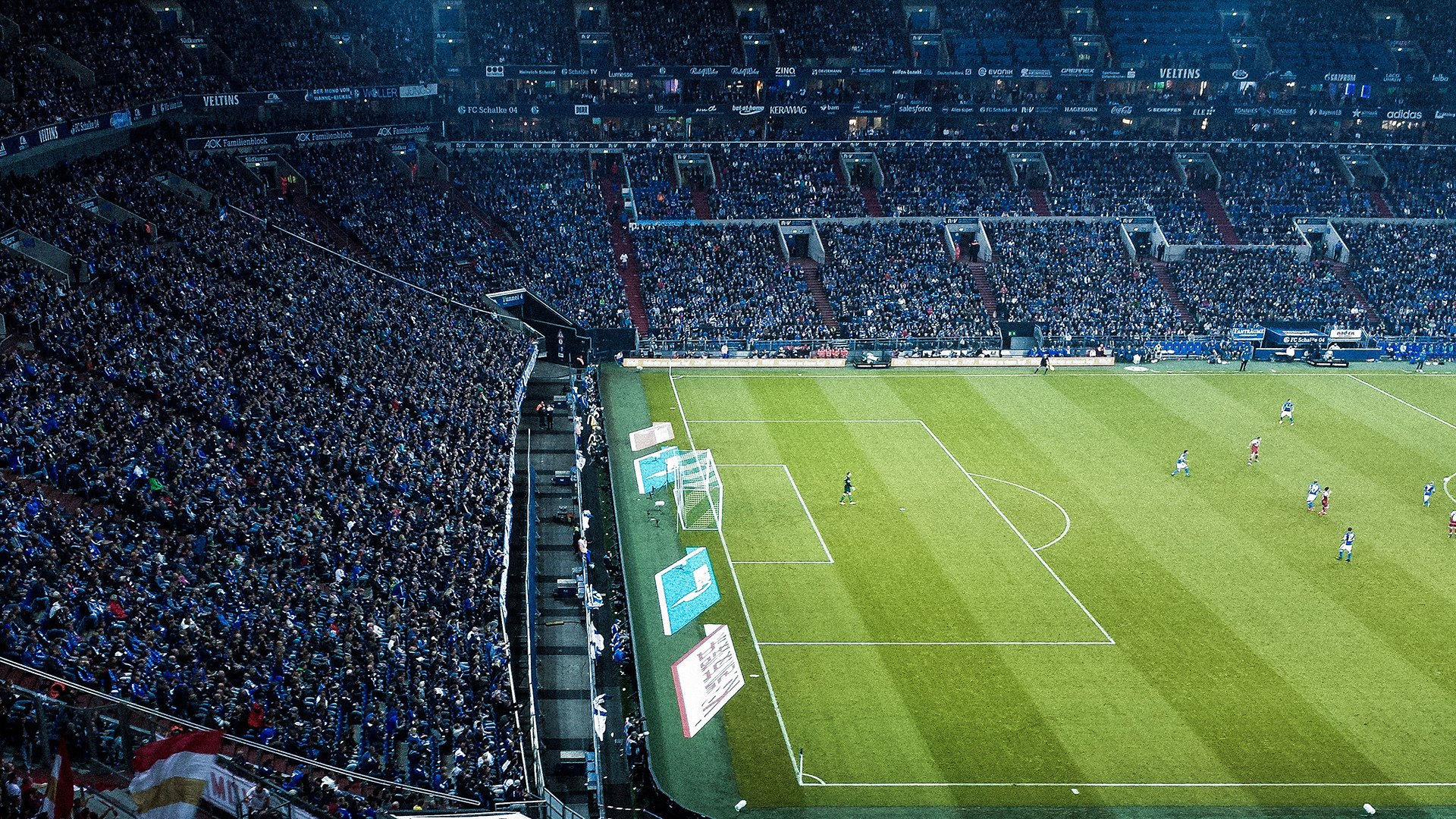 英格兰提前终结悬念奥地利，马丁内利在德甲争冠战接管比赛，足球世界的权力更迭与英雄主义